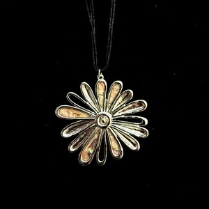 Nature*Inspired Abalone Blossom Daisy Flower Metal Pendent Necklace Handmade Sterling Silver Plated Boho Bohemian Jewelry  46YK4 LW