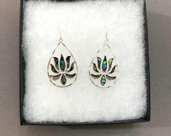Cadeau*Waterlelie Lotusbloemoorbellen Bloemenoorbellen Meditatie Zen Namaste Metaal voor Haar Handgemaakte sieraden Boeddhistische LW