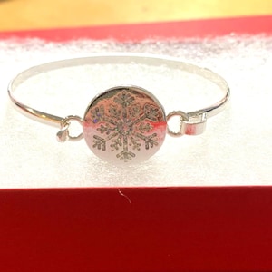 Snowflake***Winter Bracelet, Silver Plated, Gold Glitter Christmas Jewelry 72CL0 BT T