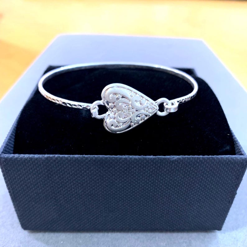 Bracelet jonc coeur de style Brighton * Bracelet coeur turquoise en filigrane cadeau Bracelet jonc moulé fait main en argent sterling plaqué 71YK1 LW Worn Silver