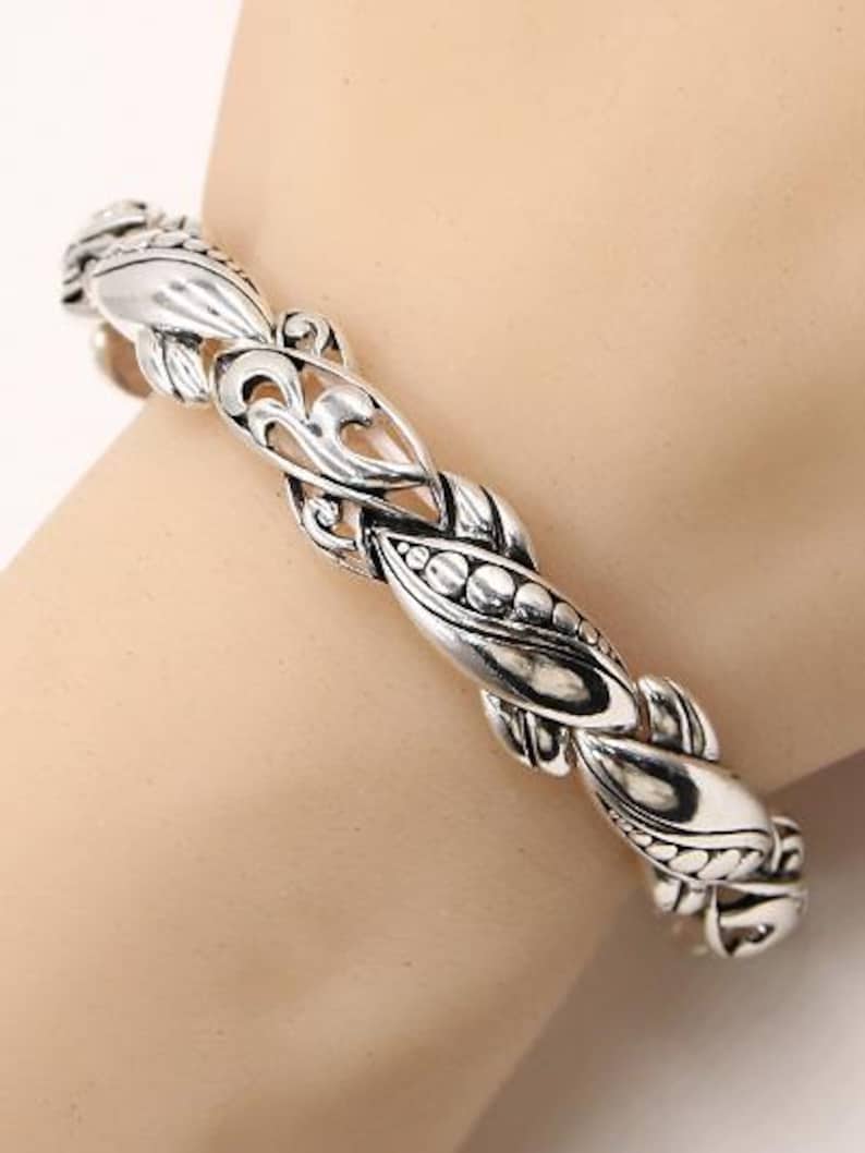 Antik Silverarmband i Brighton-stil med vridna nitar och designerlook i metall med stretch, handgjort sterlingsilverpläterat 7F7iL BT bild 3