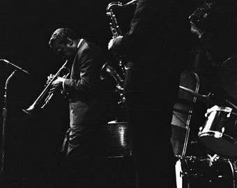 Miles Davis blended elements of hard bop and modal jazz with his groundbreaking quintet at the Monterey Jazz Festival in the early &#39;60s.