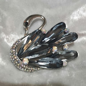 vintage inspired brooch - swan brooch - pin - luxurious - gift for her - rhinestones - elegant jewellery - scarf accessories - coat pin gift