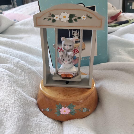 ビンテージ Kitty Cucumber キャット メリーゴーランド オルゴール Vintage Kitty Cucumber Music Box - Paul Schmid Musical Cat