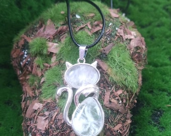 Collar minimalista con colgante de gato: regalo para amantes de los gatos.