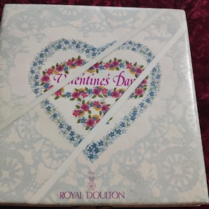 Plato de San Valentín de Royal Doulton - Plato decorativo de pared de 1978 - Decoración del hogar - Placa coleccionable - Regalo de San Valentín - Decoración de pared - Muestra de amor
