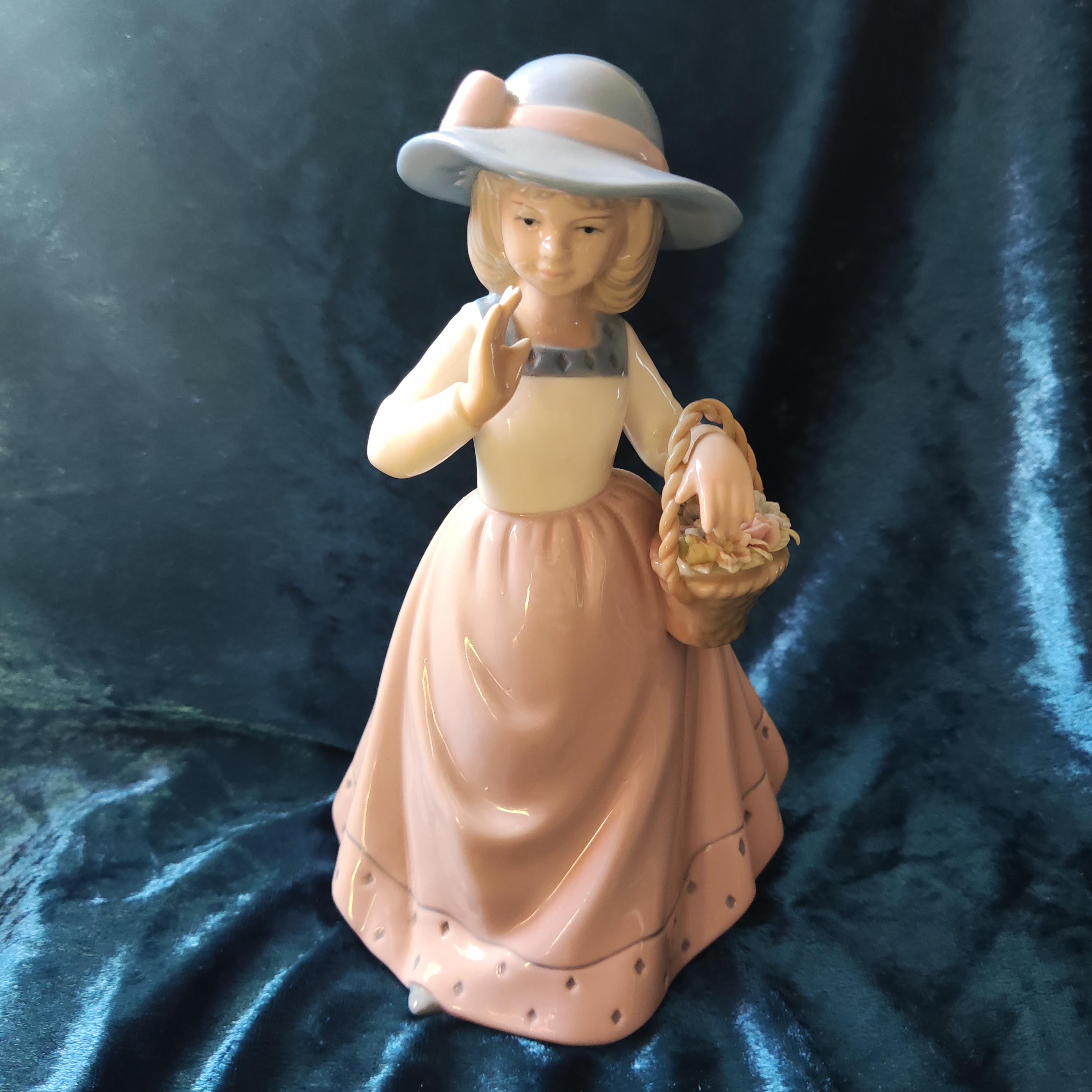 Leonardo Collection イギリスアンティーク　人形 Leonardo collection porcelain figurines - Etsy 日本