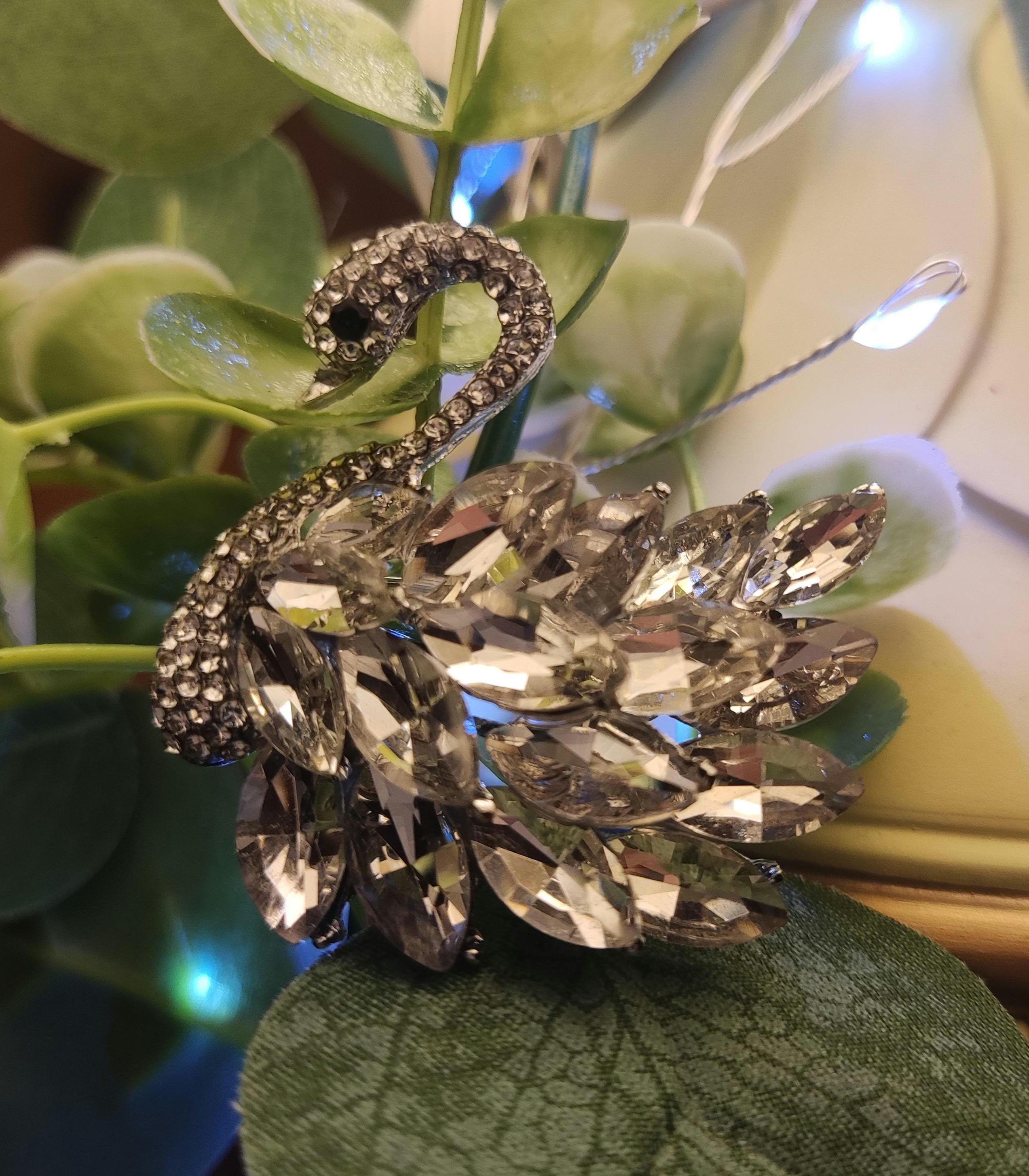 vintage style brooch - swan brooch - pin - luxurious - gift for her - rhinestones - elegant jewellery - scarf accessories - coat pin - bird