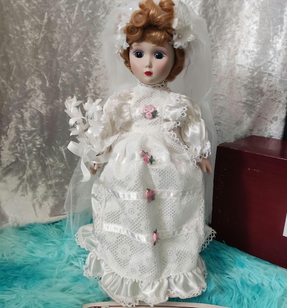 Danbury Mint a Beautiful Bride Julia Danbury Mint Doll