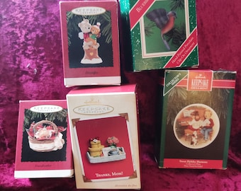 Rare 1992 Hallmark Keepsake Easter Ornament SOMEBUNNY LOVES YOU in
