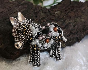 バトラーアンドウィルソン BUTLER&WILSON ブローチ オーロラストーン Vintage Butler and Wilson Dogs Brooch, Aurora Borealis Crystals