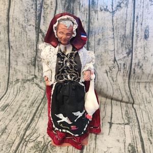 terracotta Stanton&#39;s yolande figurine -  ornament - vintage french- home decor ornament - figurine - hand painted goose seller ornament