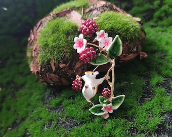 Vintage inspired Mouse brooch - animal brooch -  gift for her brooch - elegant - field mouse pin - coat accessories - scarf pin - whimsical