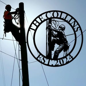 Personalized US Lineman Metal Wall Art LED Light,Custom Lineman Name Sign,Room Decor,Lineman Metal LED Decor,Lineman Gift,8-24 Inch