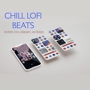 Puede incluir: Tres capturas de pantalla de un teléfono inteligente que muestra una pantalla de inicio personalizada con un esquema de color rosa claro y azul. La pantalla de inicio presenta una variedad de aplicaciones y widgets, incluido un reloj, un calendario y un reproductor de música. El texto "CHILL LOFI BEATS" se muestra en la parte superior de la imagen. El texto "Iconos estéticos, fondos de pantalla y widgets" se muestra debajo del título.