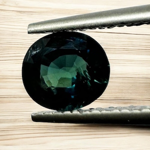 1.37Ct. 6.9x6mm. Natural Sapphire Oval Shape Excellent Gemstone Unheated / Untreated Thailand