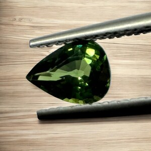 0.92Ct. 7x5mm. Natural Green Sapphire Pear Shape Excellent Gemstone Unheated / Untreated Thailand