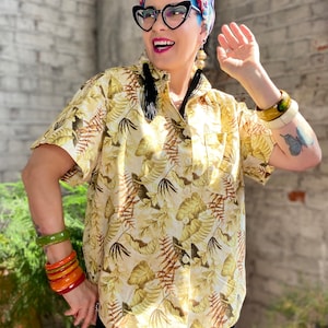 Vintage Plus Size Hawaiian Print Button Up