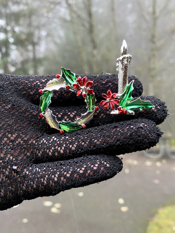 Christmas Wreath and Candle Brooch Holiday Fashion