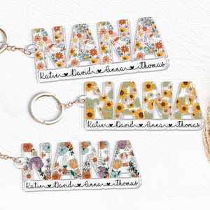 Personalized Mother&#39;s Day Gift For Nana, Custom Grandma Keychain, Nana With Grandkids Name Flowers Keyring, Gift For Grandma, Gift For Mom