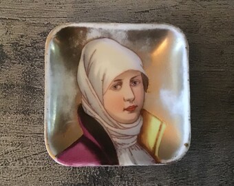 Vintage porcelain ring dish - Dutch Golden Age style woman