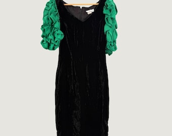 Vintage Laura Winston Kleid aus schwarzem Samt mit grünen Rüschenärmeln, Größe 11/12