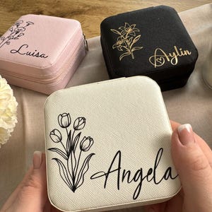 Personalisiertes Schmückkästchen, 10x10cm Schmuck Organizer, Ringbox, Schmuckbox,Reise-Schmuckschatulle mit Namen / Wunschtext & Monatsblume