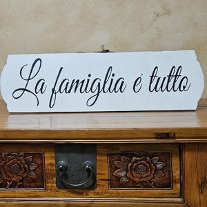 La famiglia e&#39; tutto Sign | Family is everything Sign | Italian Family Sign | 3 Sizes | Italian Home | Italian Wedding | Aged or no aging