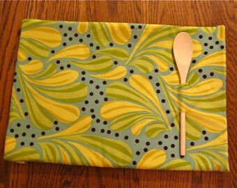 Casserole Tote with Serving Spoon