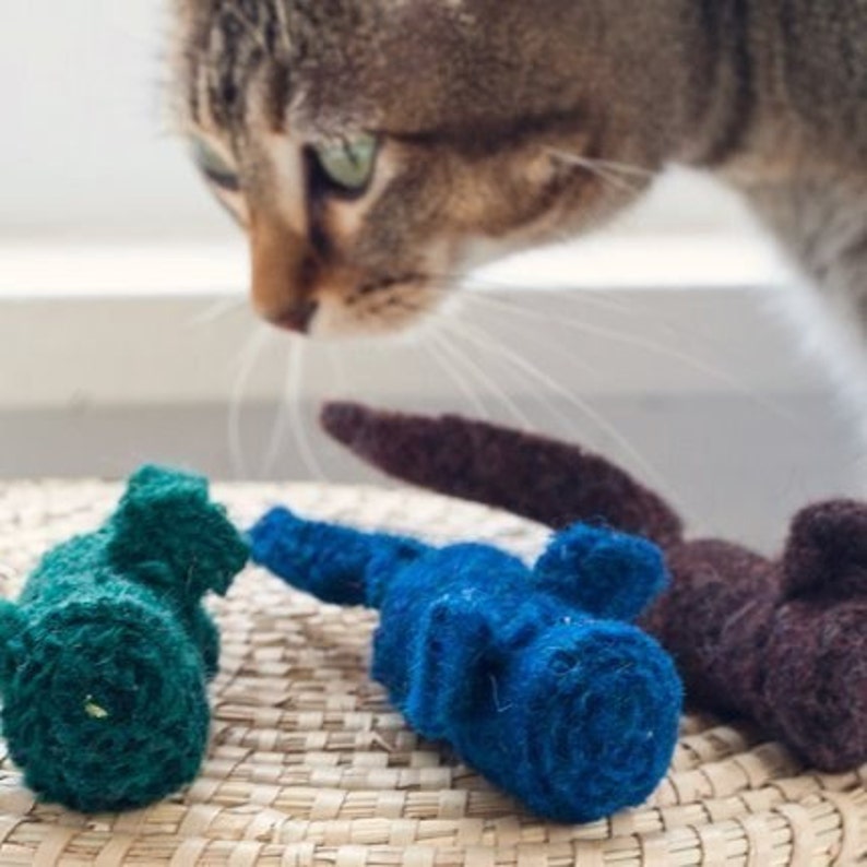 eco friendly cat toys, set of 3 wool sweater mice, catnip filled, assorted colors, image 4