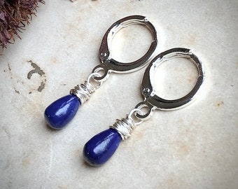 Kleine Lapis Lazuli oorbellen, zilveren hoepel Leverback, donker marineblauwe edelsteen oorbellen
