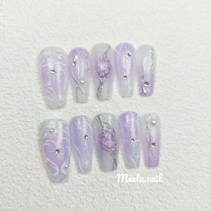 Unhas cromadas 3D prateadas, olho de gato roxo, linhas douradas 3D, unhas postiças | Unhas compridas, unhas postiças personalizadas feitas à mão, unhas de estrela do sol