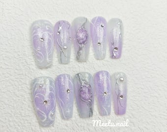 Uñas postizas de ojo de gato Aurora moradas hechas a mano: líneas doradas 3D en cromo plateado