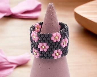 Pink Black and Gold Seed Bead Flower Ring, Wide Flower Seed Bead Ring For Women, Flower Lover Seed Bead Ring Gift