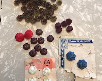 Lot of vintage carved buttons 1940s Bakelite and other plastics