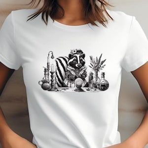 Maglietta Mystical Skunk Fortune Teller - Maglietta carina con arte psichica antropomorfa con sfera di cristallo, stile Gypsycore vintage per gli amanti dell'incantesimo