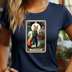 Tuinman tarotkaart shirt - grillige vos tuinieren tshirt voor oma - botanisch ontwerp voor natuurliefhebbers - boho esthetische Tee