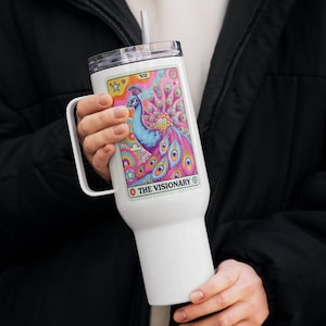 Vaso de viaje con la carta del tarot The Visionary Peacock: taza colorida de 25 oz y 40 oz para bebidas frías y calientes con asa, tapa y pajita: regalo para creativos y soñadores