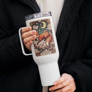 Vaso de cartas del tarot Dreamer – Sleepy Fox de 25 o 40 oz para viajes fríos o calientes con asa, tapa y pajita – Regalo para soñadores, regalo de Navidad bohemio