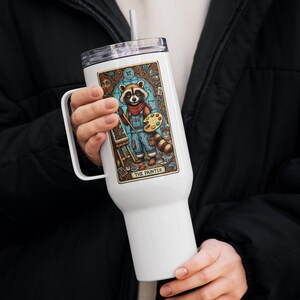 Vaso de cerámica con diseño de cartas del tarot de pintor, de Artsy Raccoon, de 25 o 40 oz, para bebidas frías o calientes, con asa, tapa y pajita, regalo para artistas e ilustradores