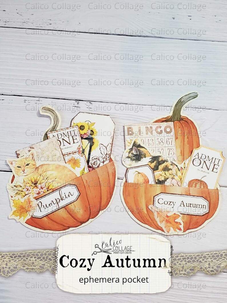 Puede incluir: Dos calabazas naranjas con un bolsillo para ef&iacute;meras. Las calabazas est&aacute;n decoradas con im&aacute;genes de oto&ntilde;o, incluyendo un gato, un girasol y una tarjeta de bingo. El texto "Pumpkin" y "Cozy Autumn" est&aacute; en las calabazas. El texto "Calico Collage Print-Cut-Create" est&aacute; en una etiqueta blanca.