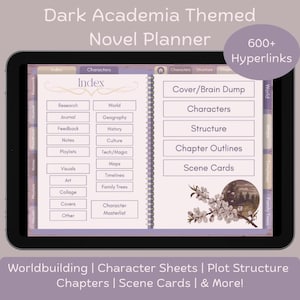 Puede incluir: Un planificador digital para escritores con un tema de academia oscura. El planificador tiene un esquema de color morado y blanco y presenta una ilustración floral. El planificador incluye secciones para la construcción de mundos, hojas de personajes, estructura de la trama, esquemas de capítulos y tarjetas de escena. El texto "600+ Hyperlinks" es visible en la esquina superior derecha.