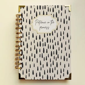 Planificador diario de versículos cristianos hecho a mano: cuaderno espiral tamaño A5