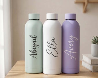 Bicchiere personalizzato con coperchio, bottiglia personalizzata con nome, bicchiere sottile in acciaio inossidabile, tazza con nome per proposta di damigella d'onore, bicchiere sottile da 473 ml (16 oz)