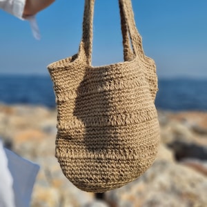 Eco-Friendly Handmade Jute Beach Bag with Lining for Summer Vacation, Useful and Large Capacity to Carrying Family Essentials in Beach Days