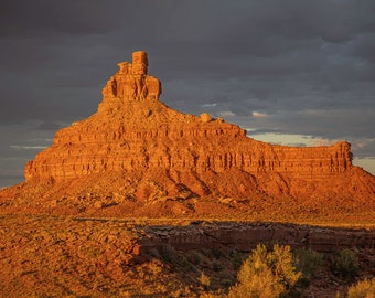 Nascer do sol em Desert Butte no Vale dos Deuses