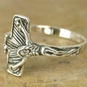 Crucifix Cross Sterling Silver Ring size 8