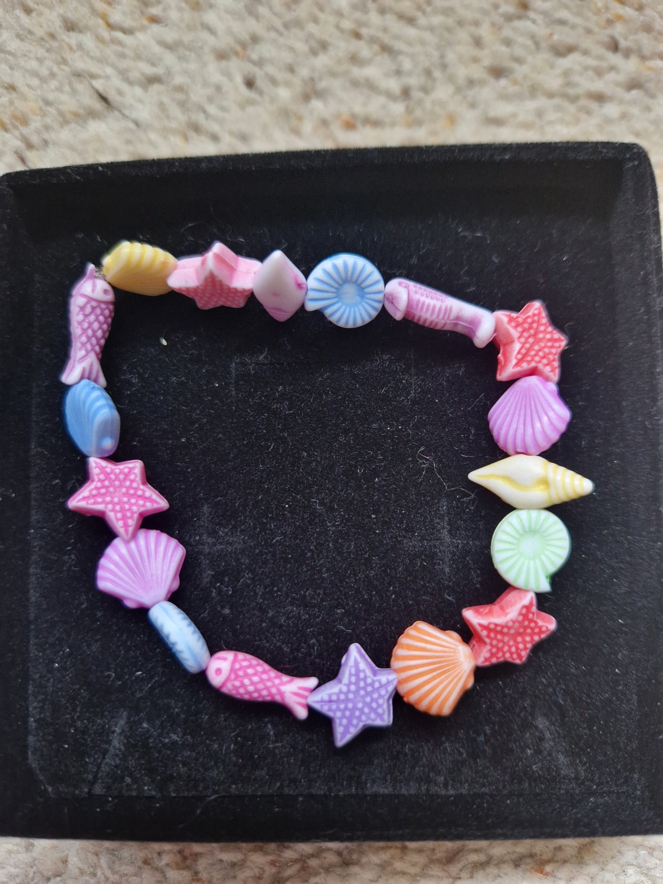 Enfants Bracelets Icônes Définies Vecteur De Dessin Animé Enfant Bébé | Vecteur Premium