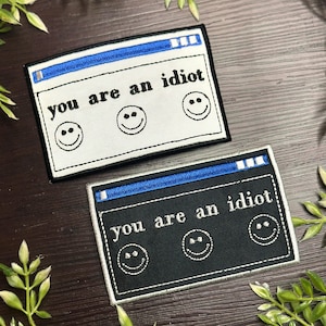 Bügelbild - "You Are An Idiot" Computer Virus Internet Kultur Meme Gestickter Aufnäher."