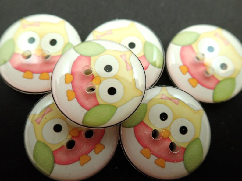 6 Owl buttons Knitting or Crochet. Yellow and Green Owls handmade buttons fpr Sewing Pink